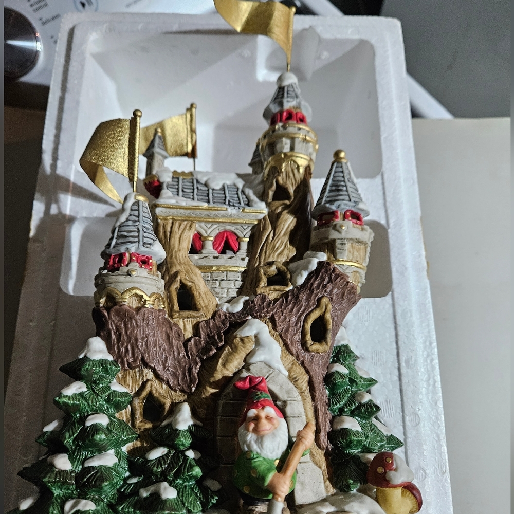 Fitz and Floyd Holiday Hamlet Enchanted Forest Tannenbaum Castle In Box